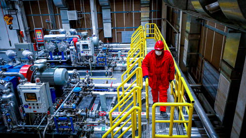 寒冬保供，他們堅守在石油一線——記新疆油田采油二廠員工的奉獻與環保實踐